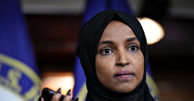 Relato aponta apreensão de celular de Ilhan Omar em investigação migratória