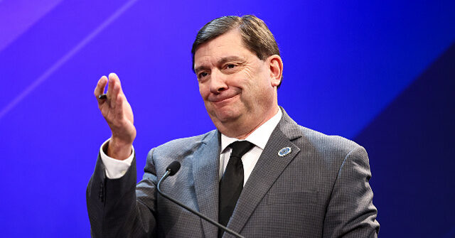 Troy Jackson admite doações de bilionários após cobrança de Susan Collins