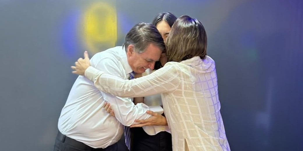 Bolsonaro recebe autorização para reunir familiares no aniversário da filha
