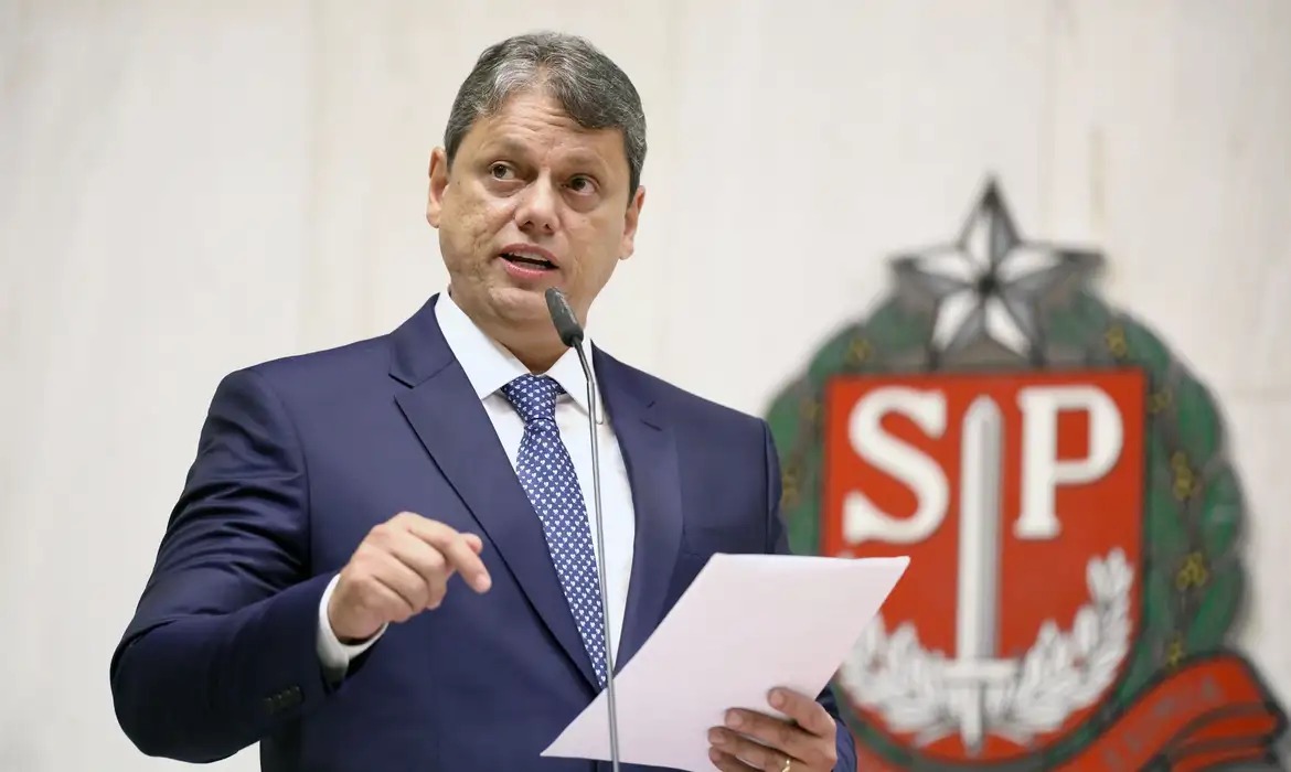 Tarcísio chama promessa de transporte grátis de Lula de “estelionato eleitoral”