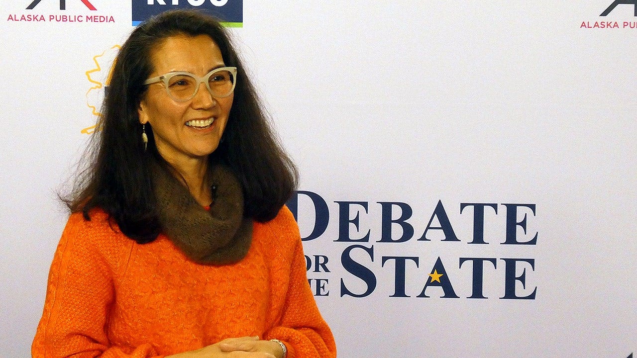 Anotações de Peltola viram alvo de Sullivan em debate pelo Senado no Alasca