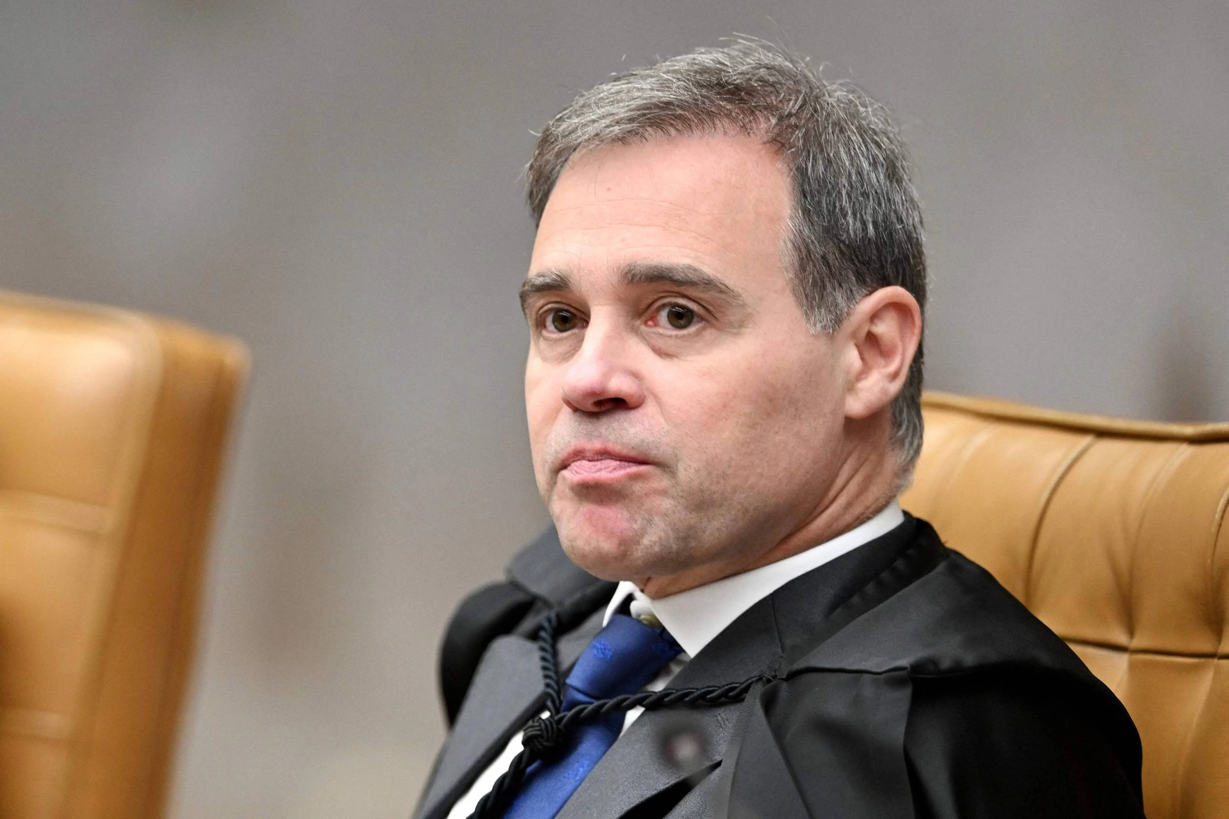 Flávio obtém suspensão de propaganda de Lula que o associa a milícias