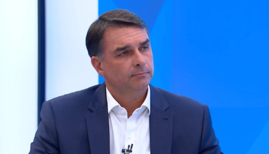 Flávio defende responsabilização de ministros do STF, inclusive Nunes Marques